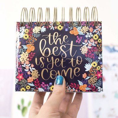 Maandelijkse bureau-adventskalenders Gegolfde wandkalender met bloemenprint