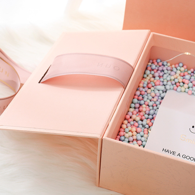 4C 6C Full Color Stijve Kartonnen Doos Roze Cosmetische Geschenkdoos Met Lint